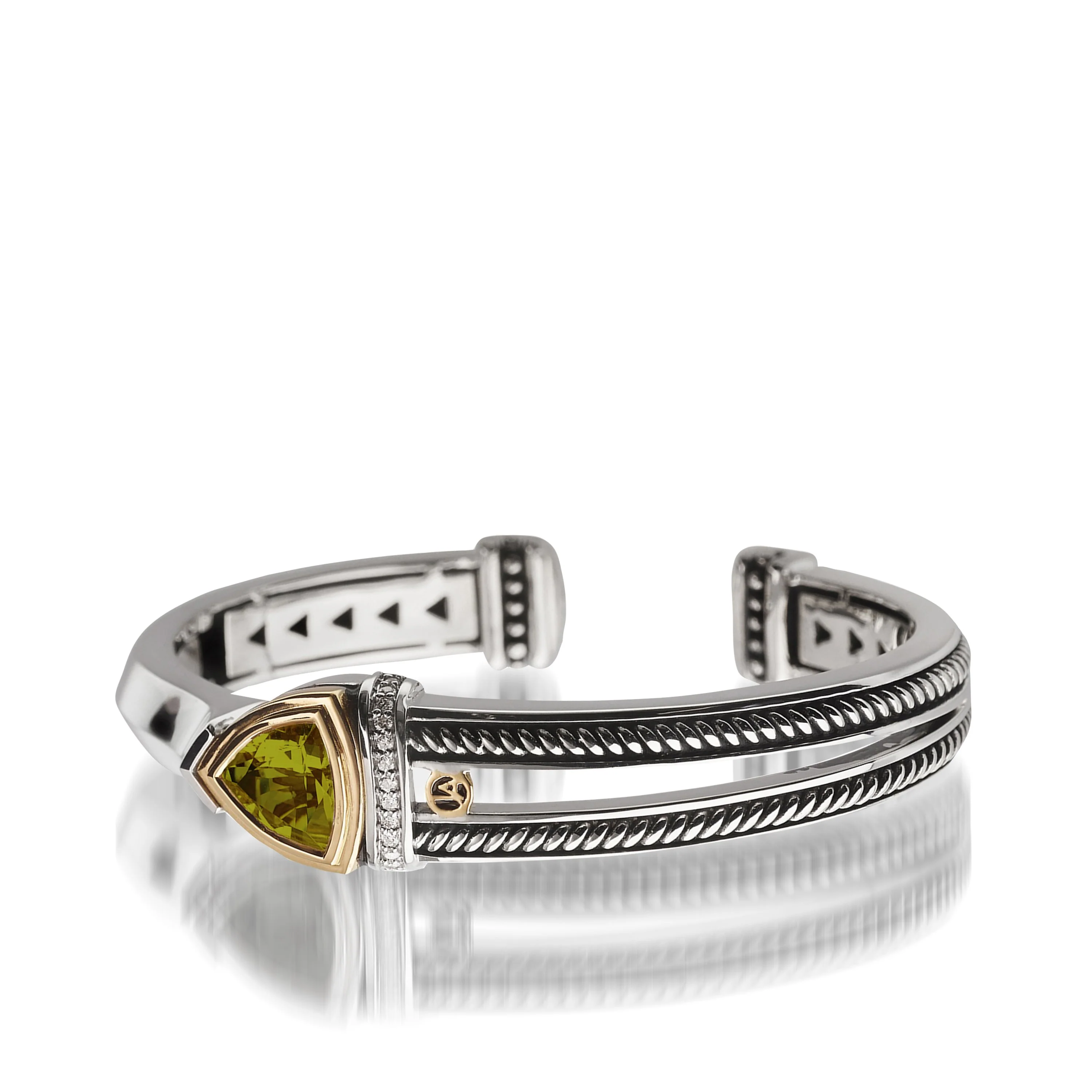 Arrivo Trillion Cuff Bracelet with Pave Diamonds - Image 8