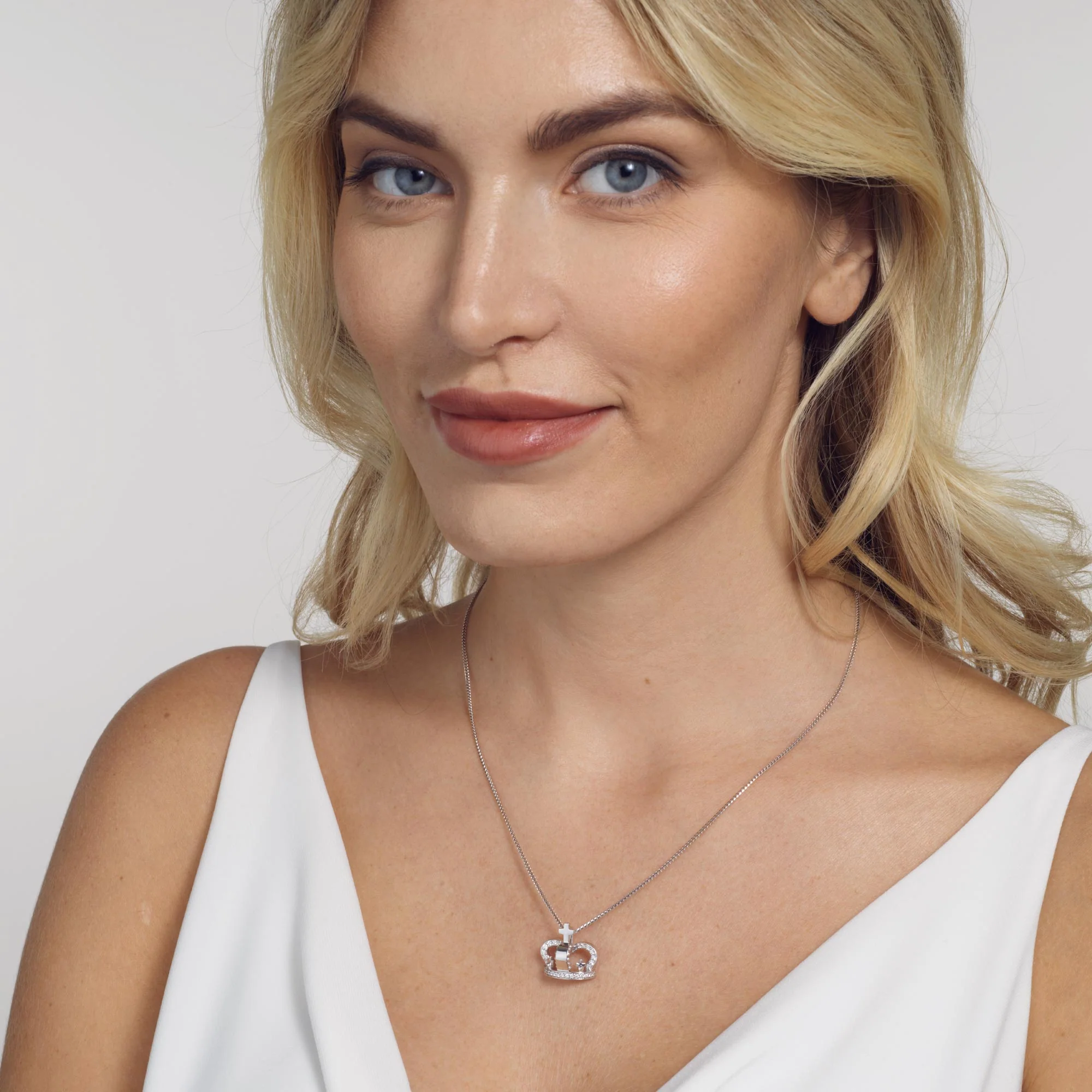 Essence Crown Pave Diamond Pendant - Image 4