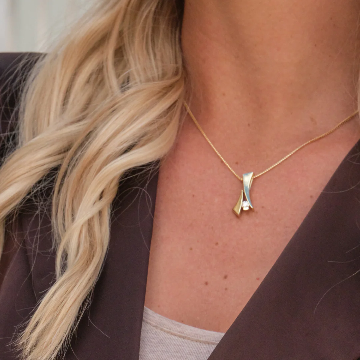 Oyster Diamond Pendant Necklace - Image 2