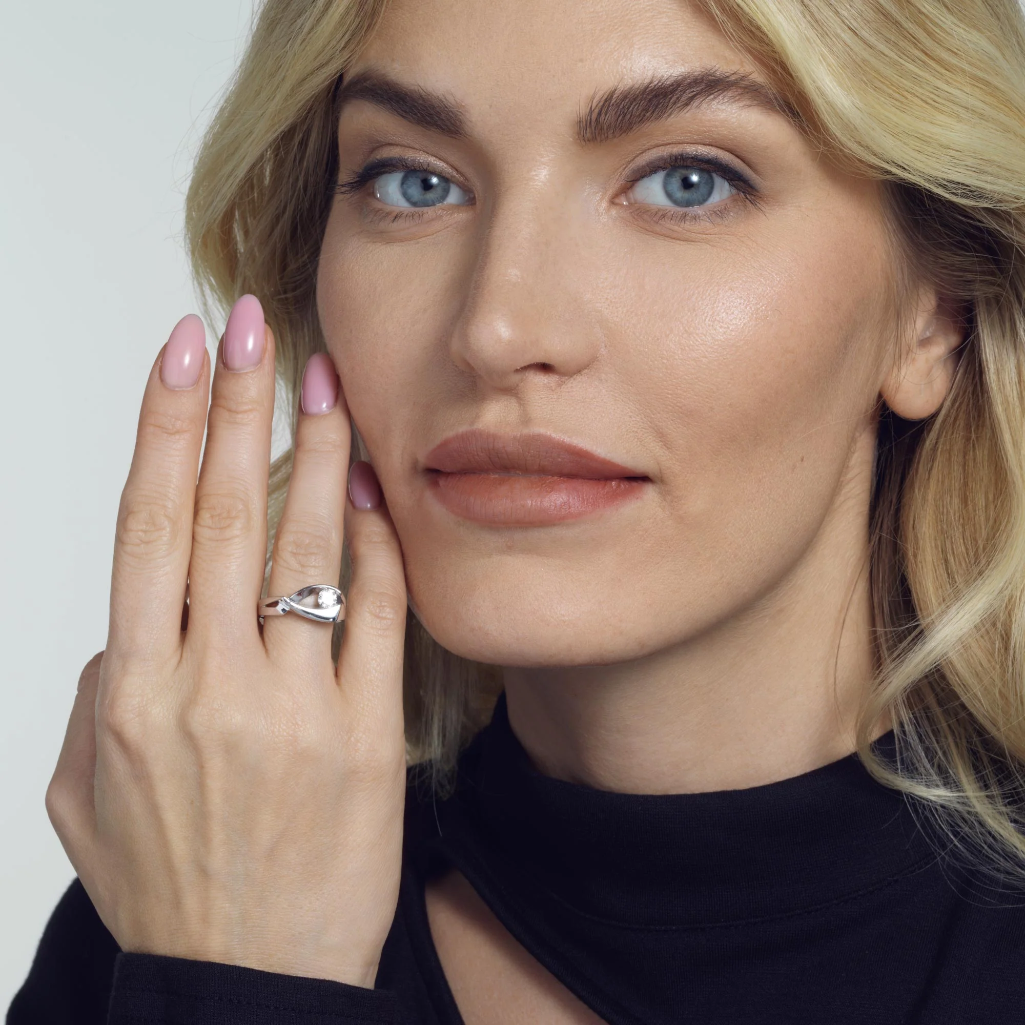 Oyster Narrow Diamond Ring - Image 6